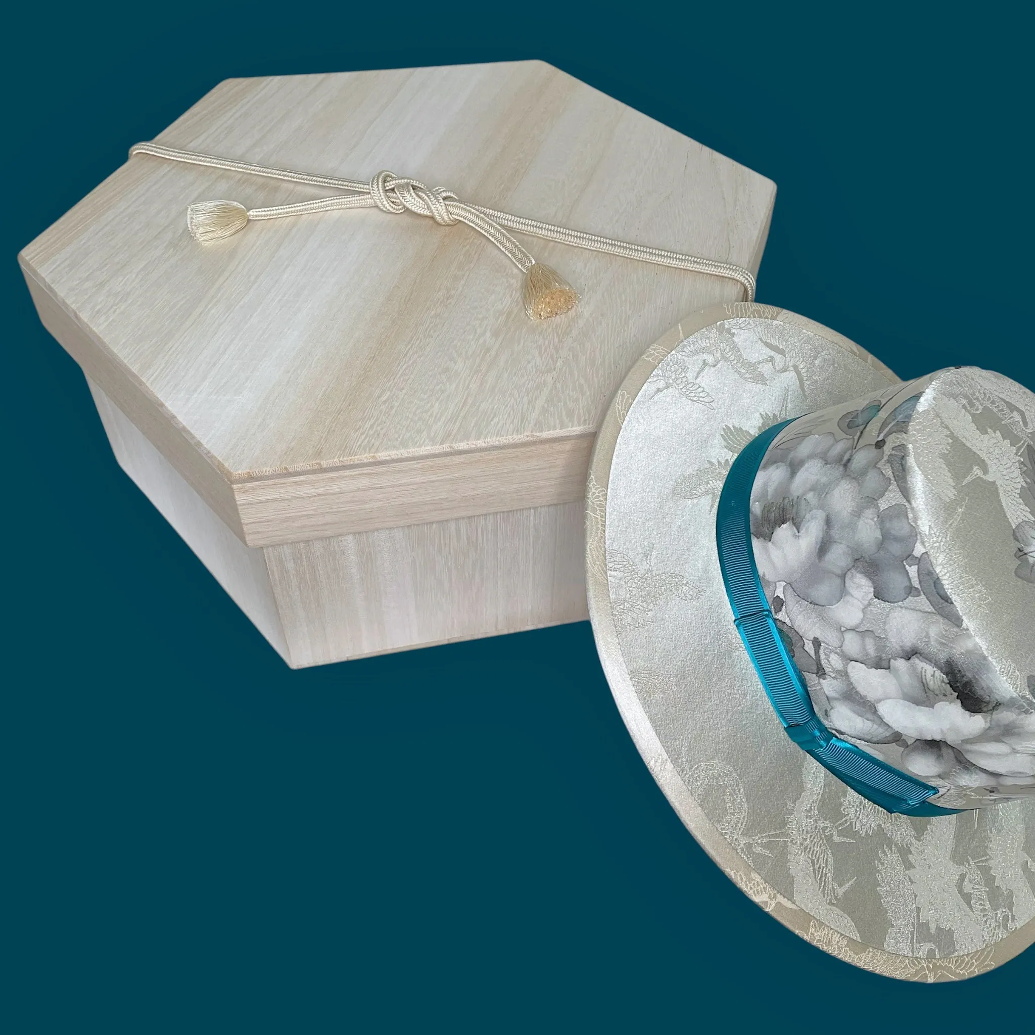 KIMONO HAT, Sumi-e and Woven Cranes, with Box