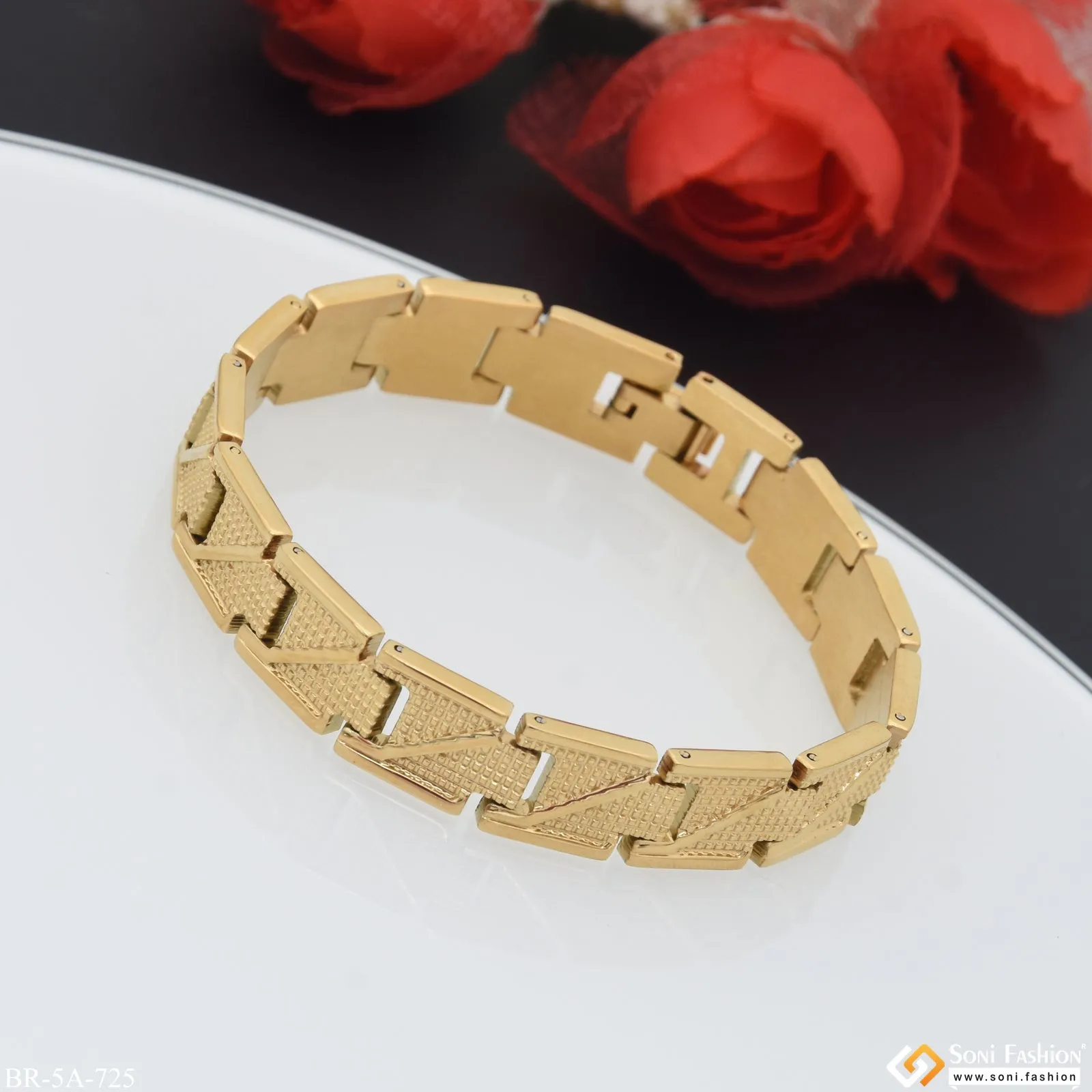 Premium High Durable Gold Plated Looser Bracelet For Men - Style A725