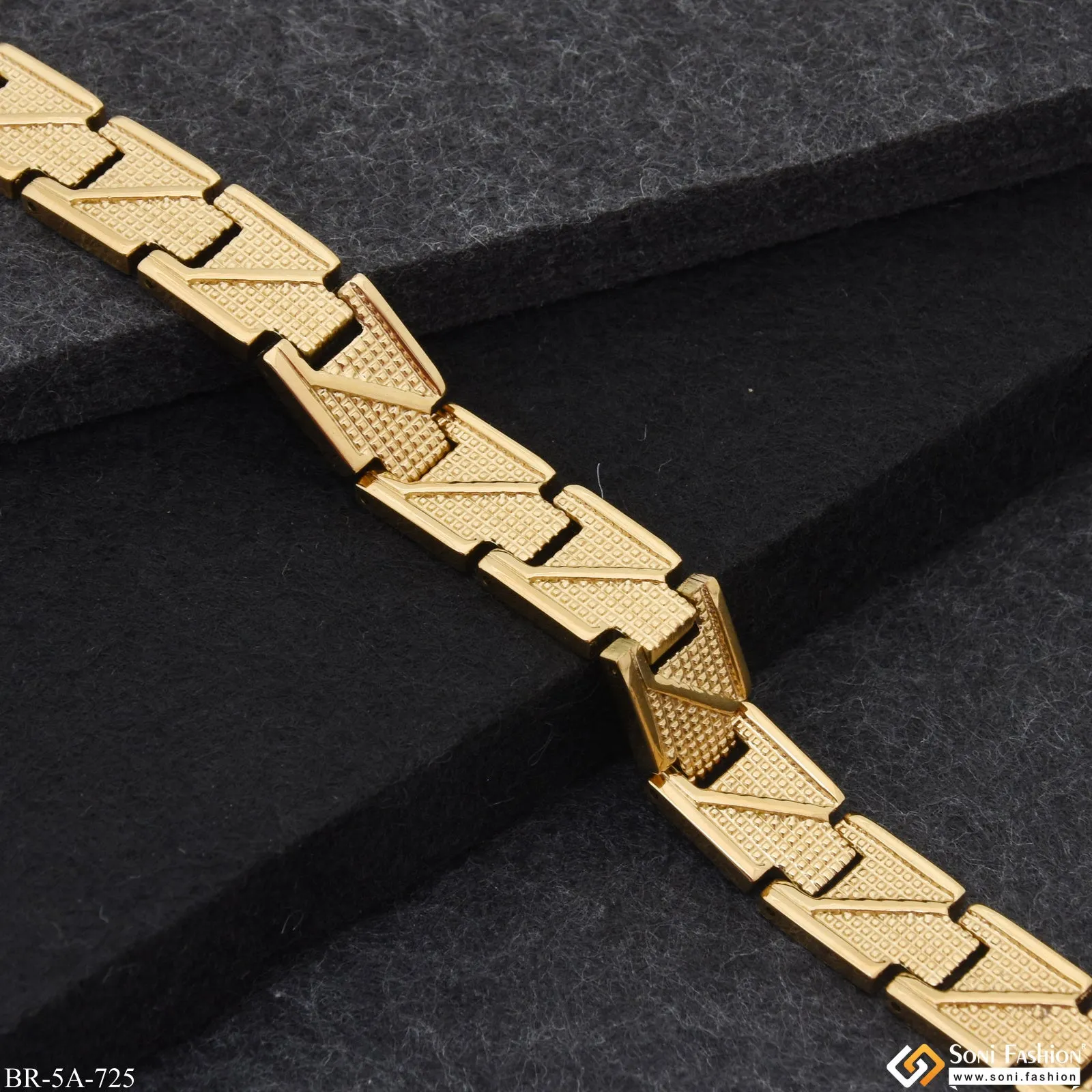 Premium High Durable Gold Plated Looser Bracelet For Men - Style A725