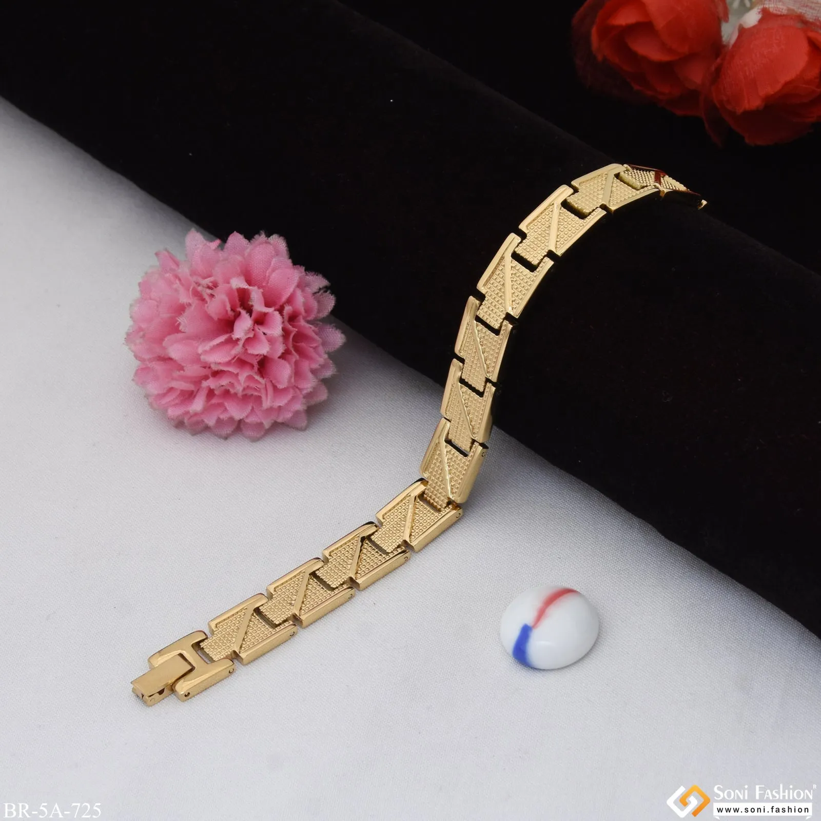Premium High Durable Gold Plated Looser Bracelet For Men - Style A725